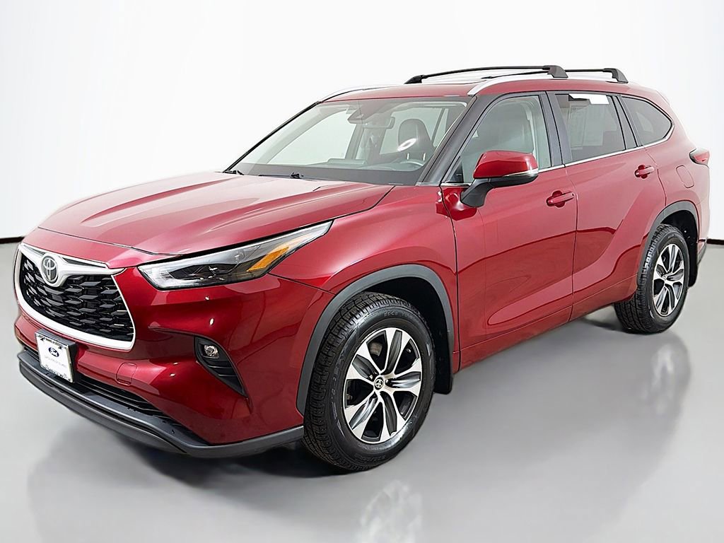 Used 2023 Toyota Highlander XLE AWD/4WD image 9