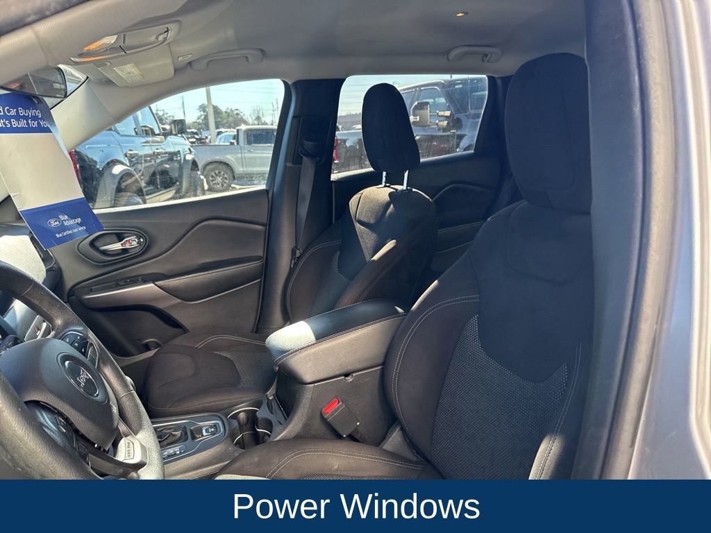 Used 2019 Jeep Cherokee Latitude w/ Popular Appearance Group image 11