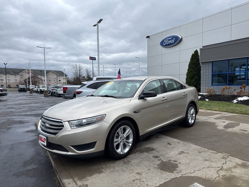 Certified 2018 Ford Taurus SE image 2