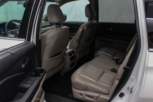Used 2019 Honda Pilot Touring image 11