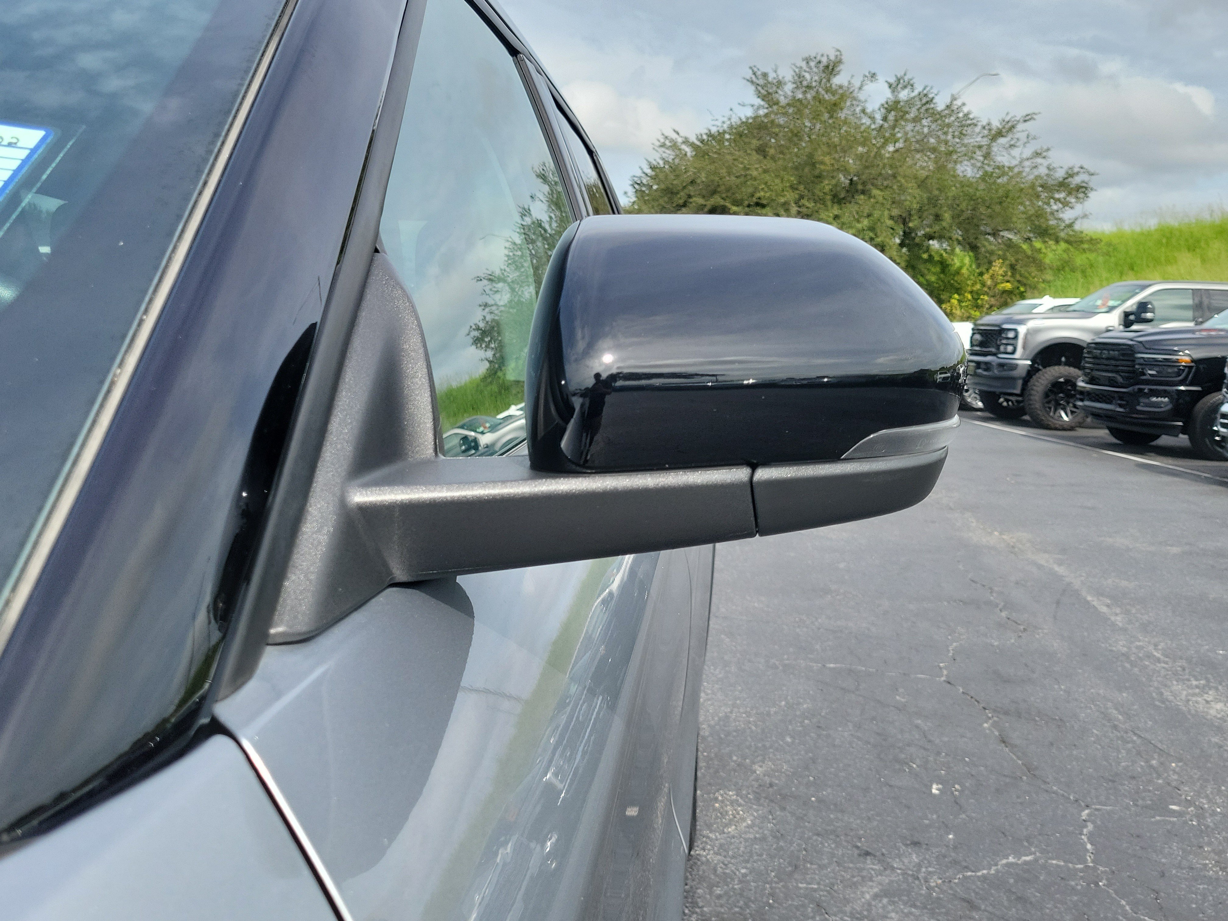 Certified 2023 Ford Explorer Limited w/ Equipment Group 301A RWD image 4