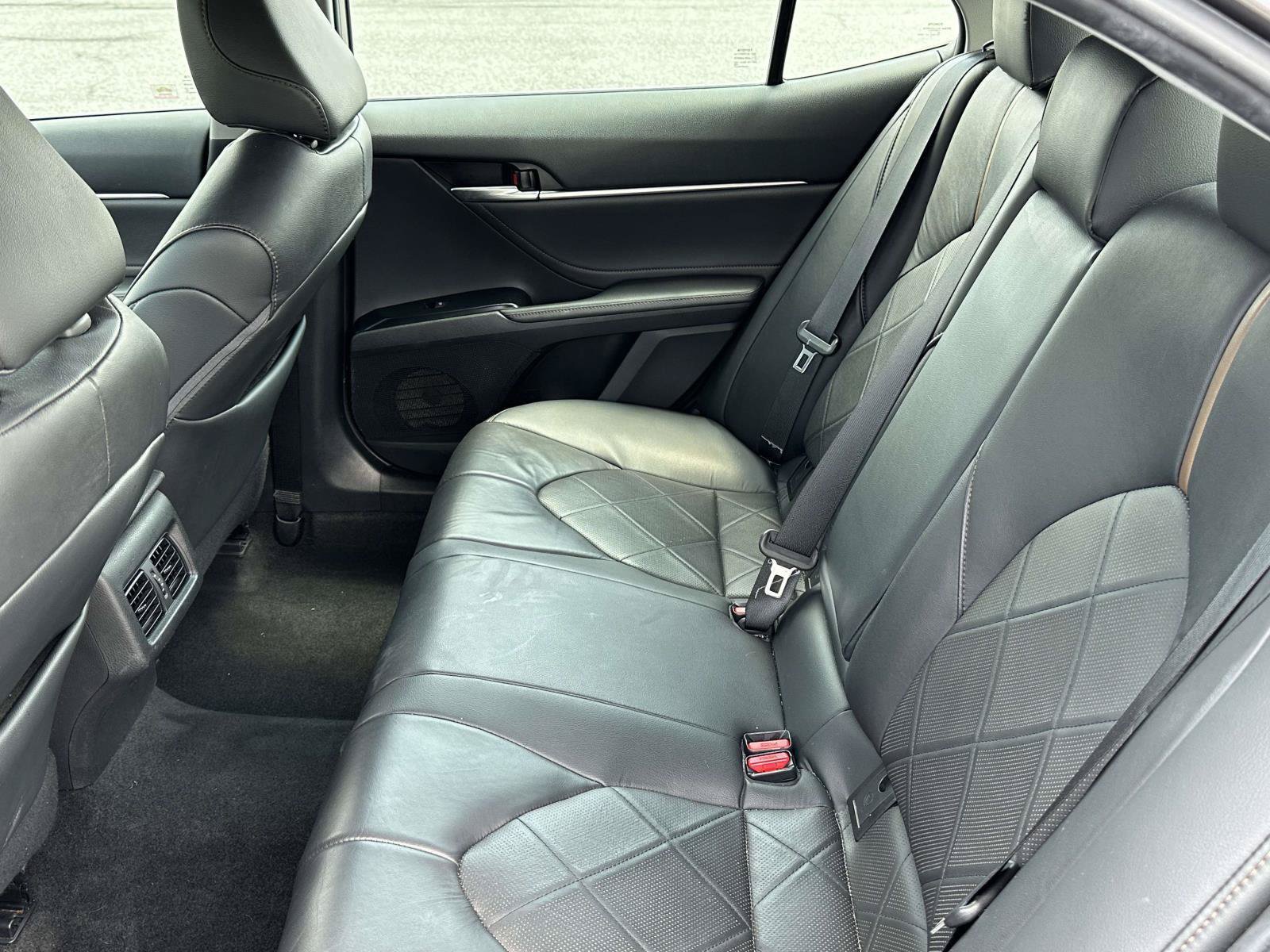 Used 2018 Toyota Camry XLE FWD image 12