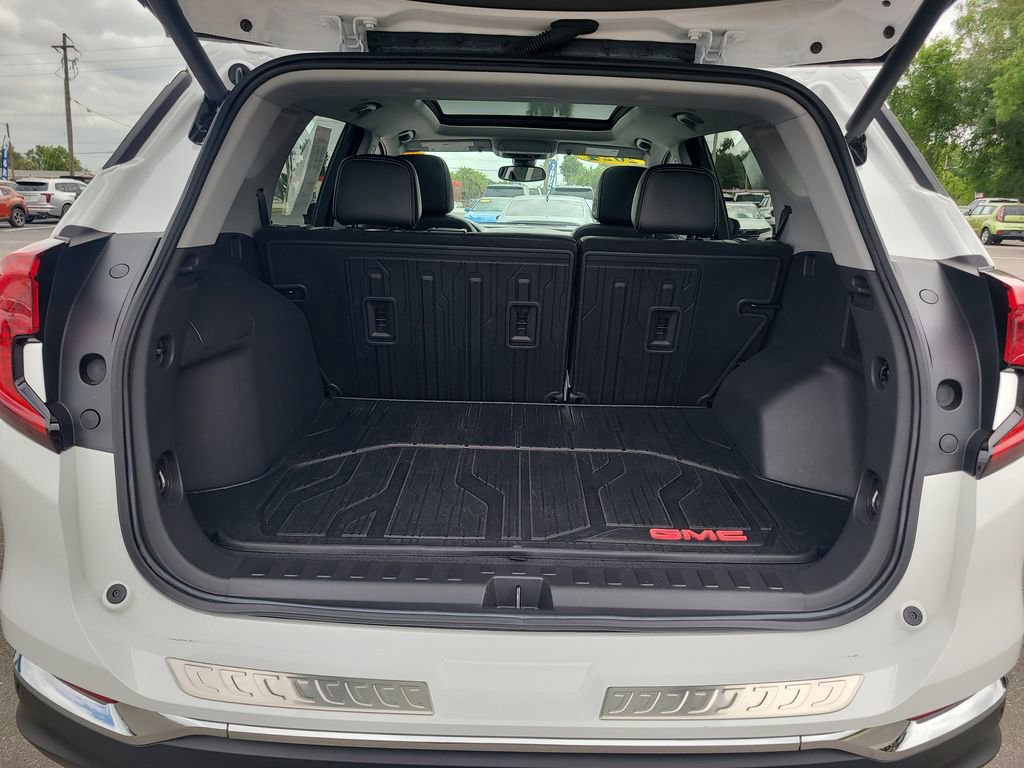 Used 2022 GMC Terrain SLT w/ Infotainment Package II AWD/4WD image 8