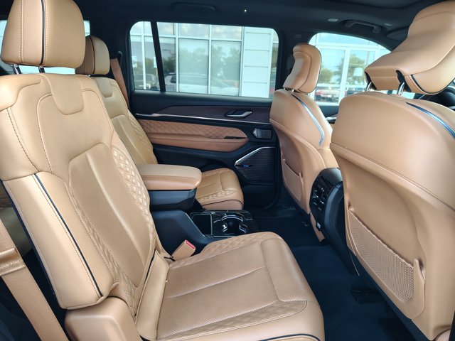 Used 2023 Jeep Grand Cherokee L Summit AWD/4WD image 17