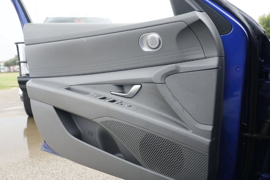 Used 2024 Hyundai Elantra SEL FWD image 13