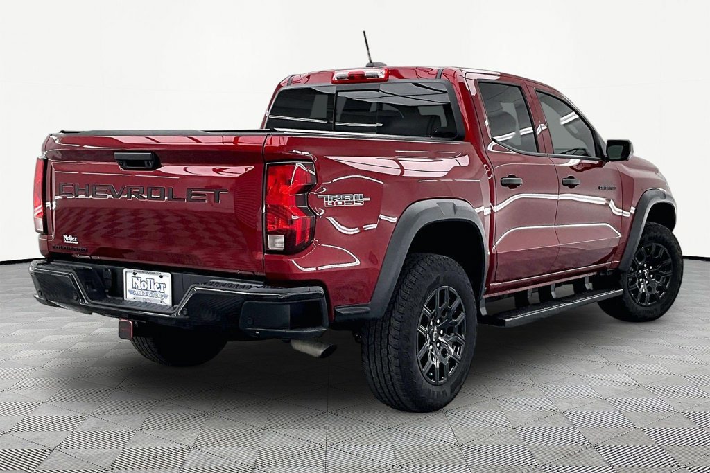 Used 2026 Chevrolet Colorado Trail Boss AWD/4WD image 2