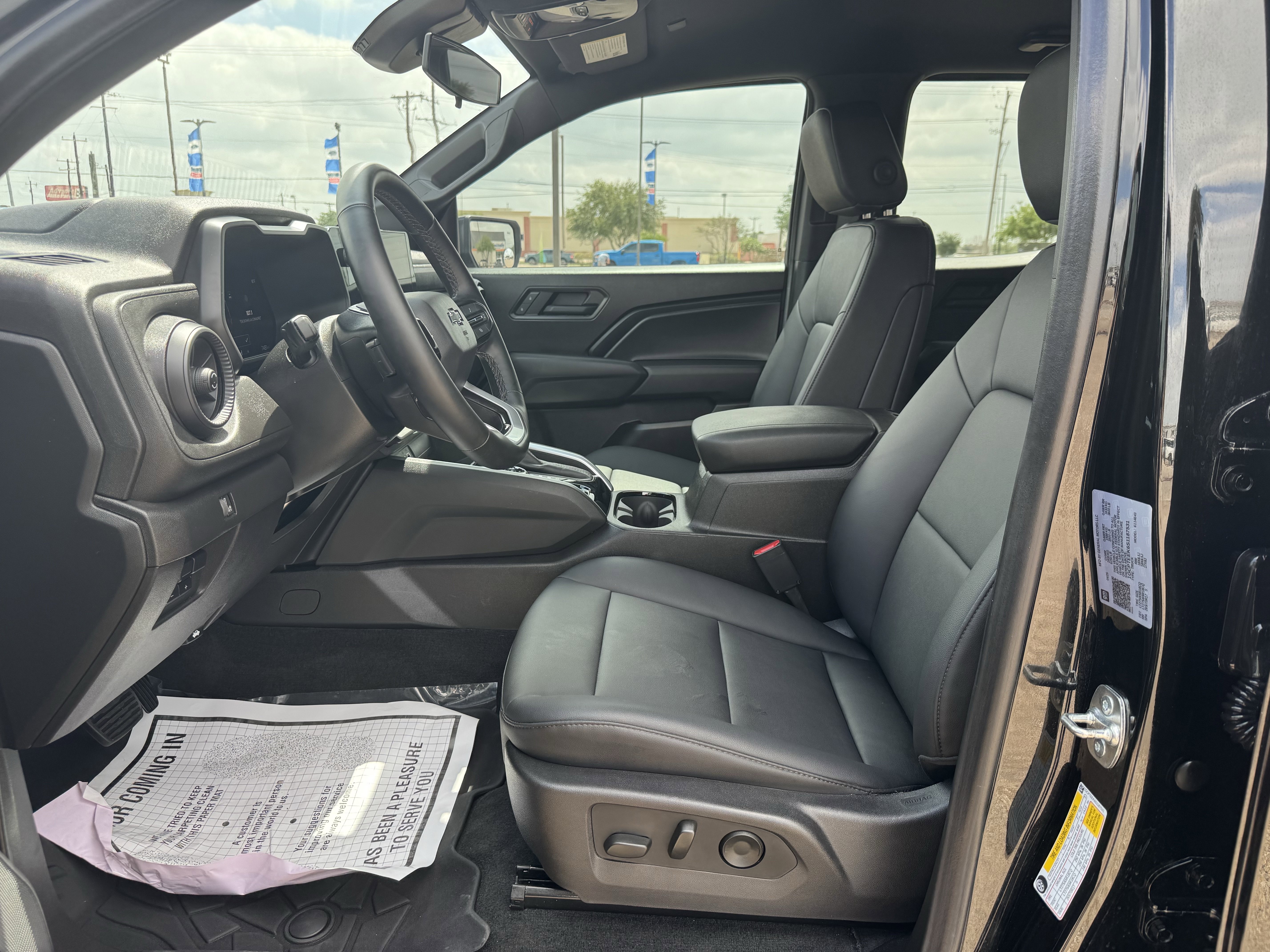 Used 2025 Chevrolet Colorado Trail Boss AWD/4WD image 21