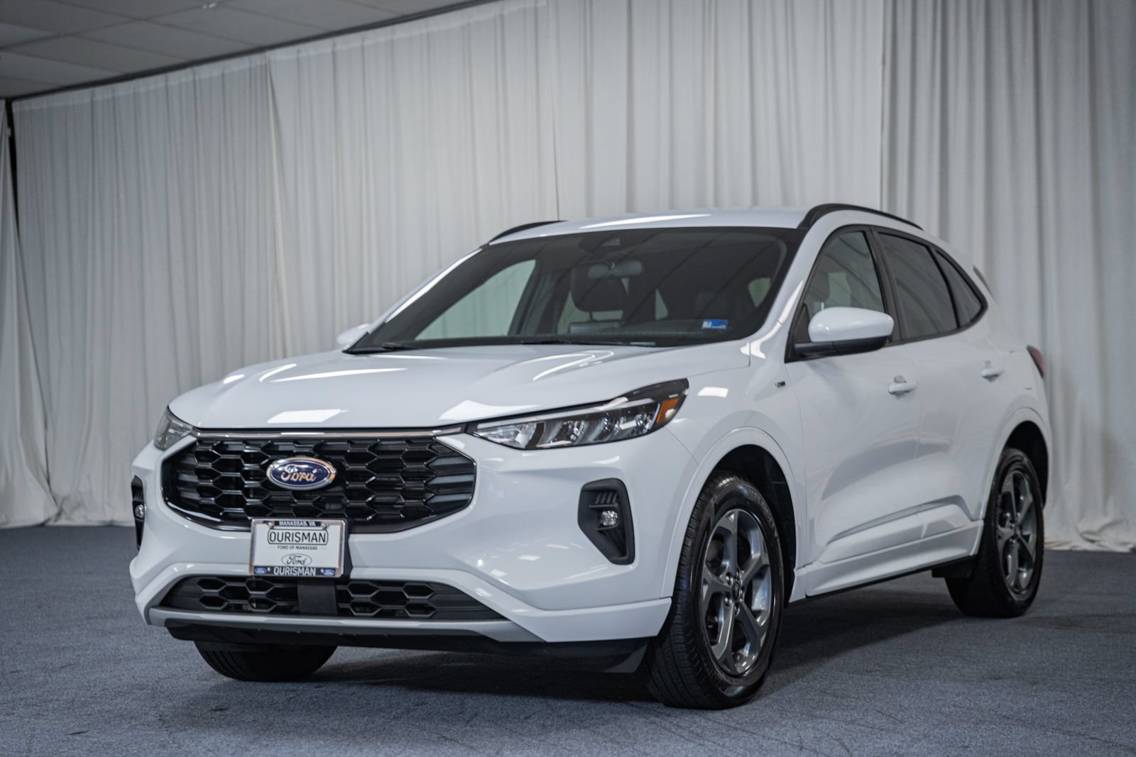 Certified 2023 Ford Escape ST-Line Select AWD/4WD image 3