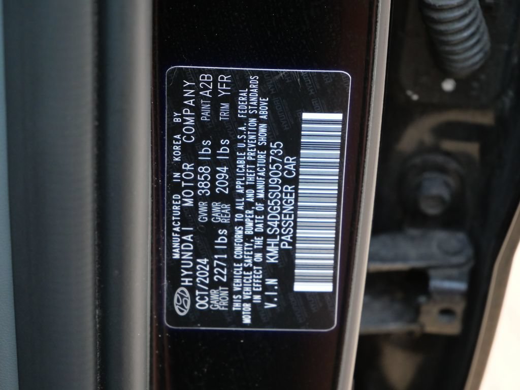 Used 2025 Hyundai Elantra SEL FWD image 31