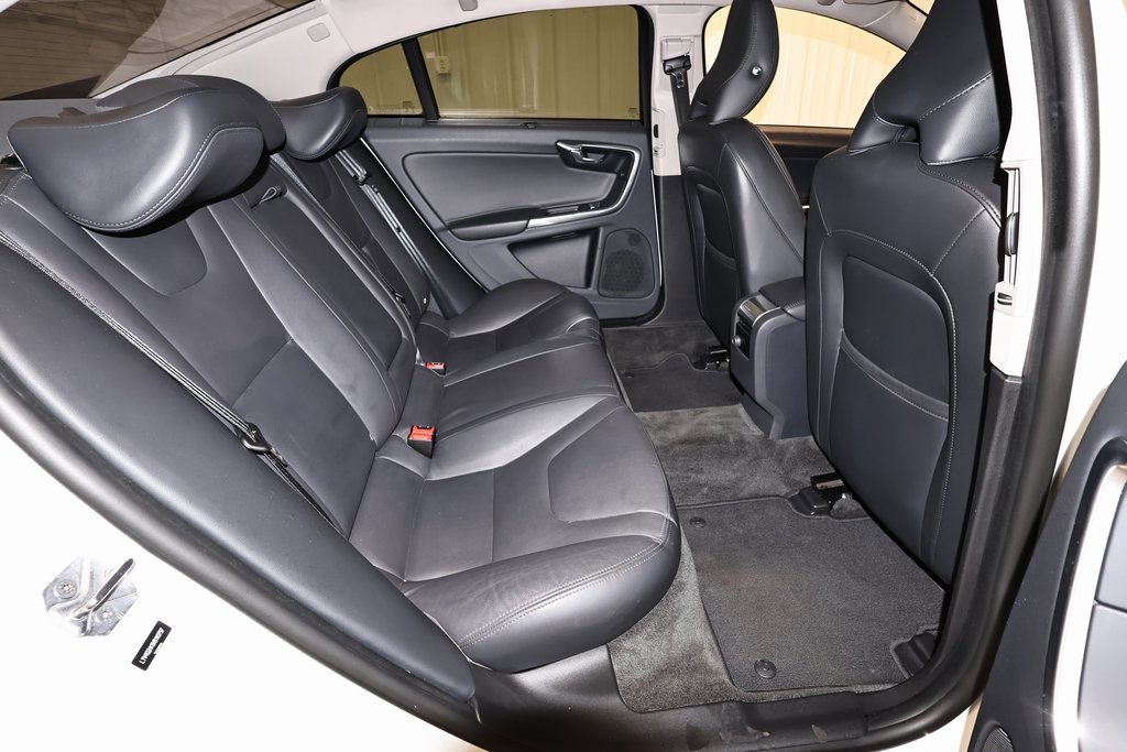 Used 2017 Volvo S60 T5 Inscription image 19