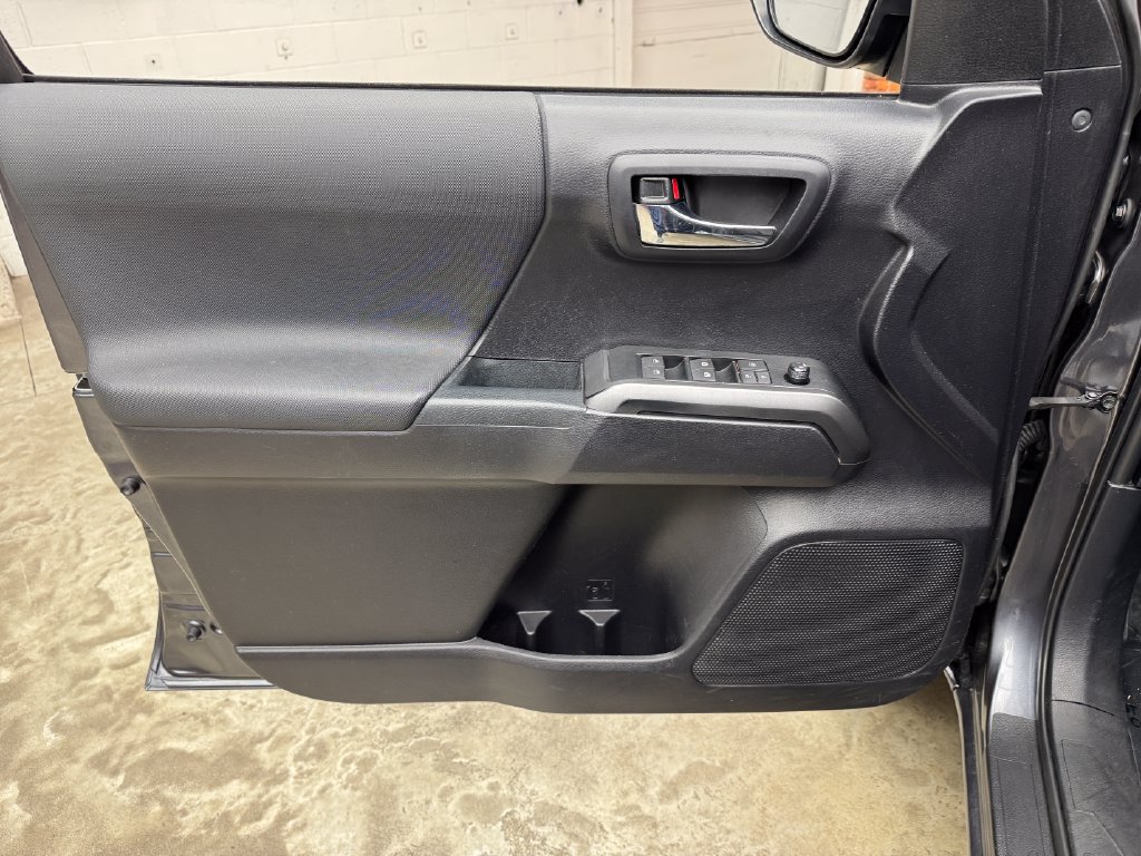Used 2021 Toyota Tacoma TRD Off-Road AWD/4WD image 11
