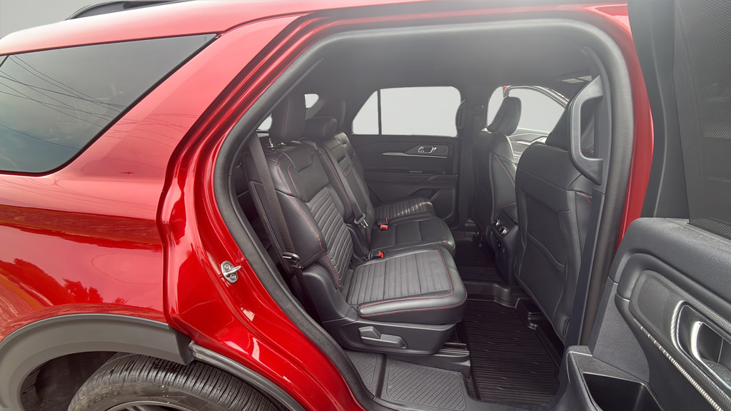 Certified 2025 Ford Explorer ST-Line w/ Premium Package AWD/4WD image 30