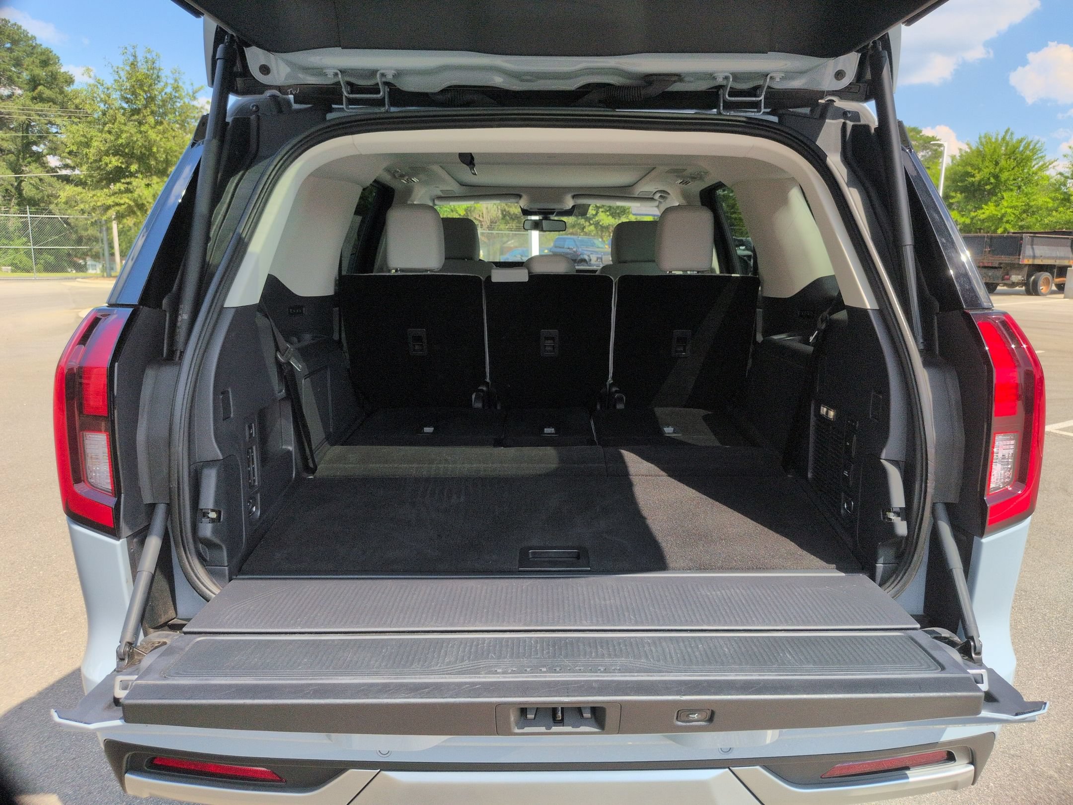 Certified 2025 Ford Expedition Platinum w/ Platinum Ultimate Package AWD/4WD image 34