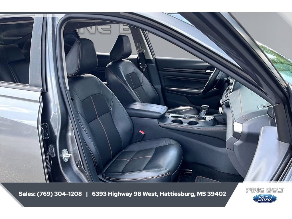 Used 2022 Nissan Altima 2.5 SR w/ Midnight Edition Package FWD image 6