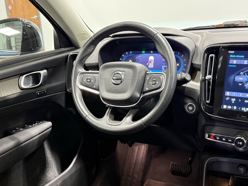 Used 2023 Volvo XC40 B5 Plus w/ Protection Package Premier image 11
