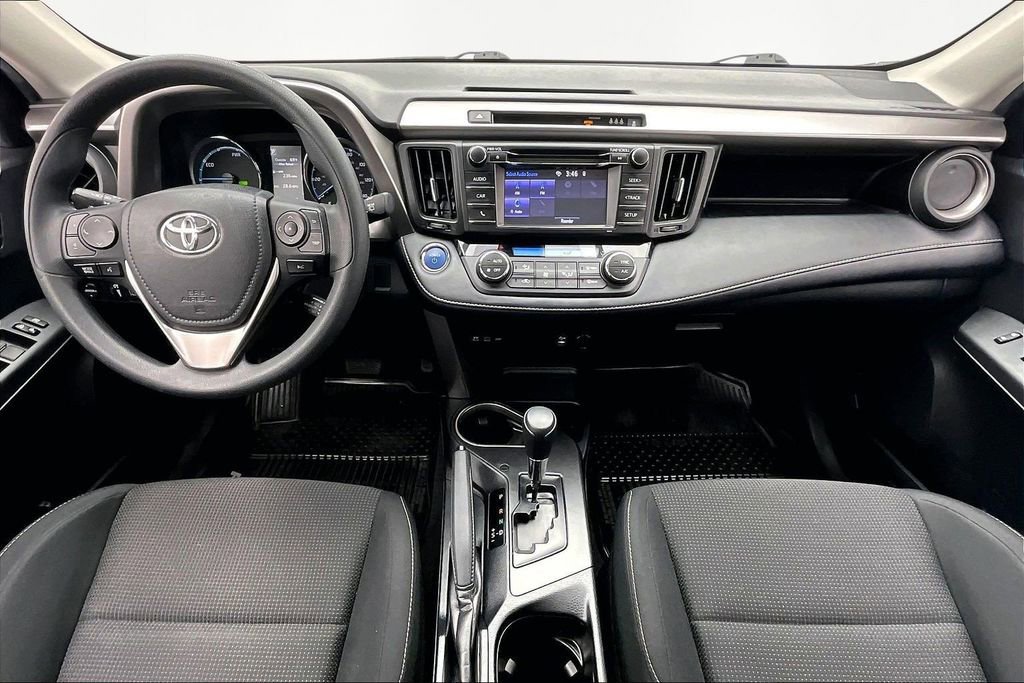 Used 2018 Toyota RAV4 LE image 16
