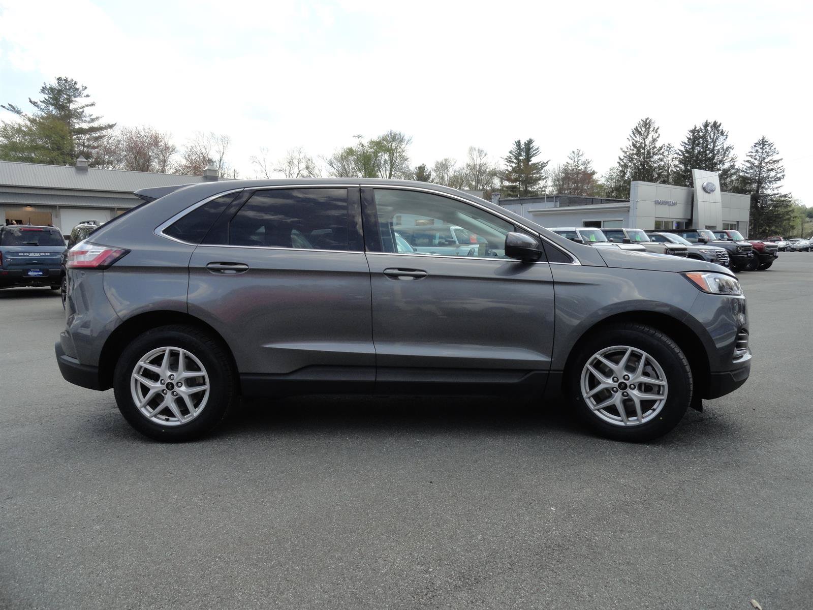 Certified 2024 Ford Edge SEL AWD/4WD image 4