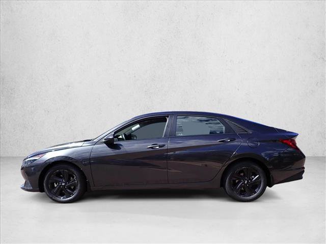 Used 2022 Hyundai Elantra SEL w/ Convenience Package FWD image 2