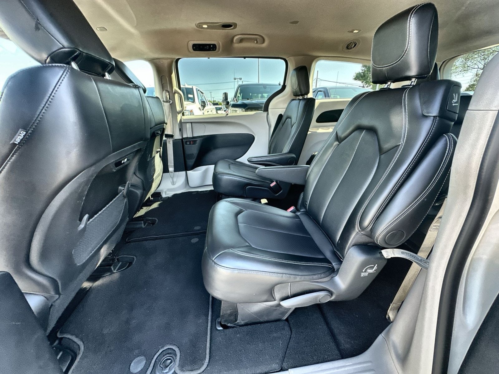 Used 2024 Chrysler Pacifica Touring-L FWD image 32