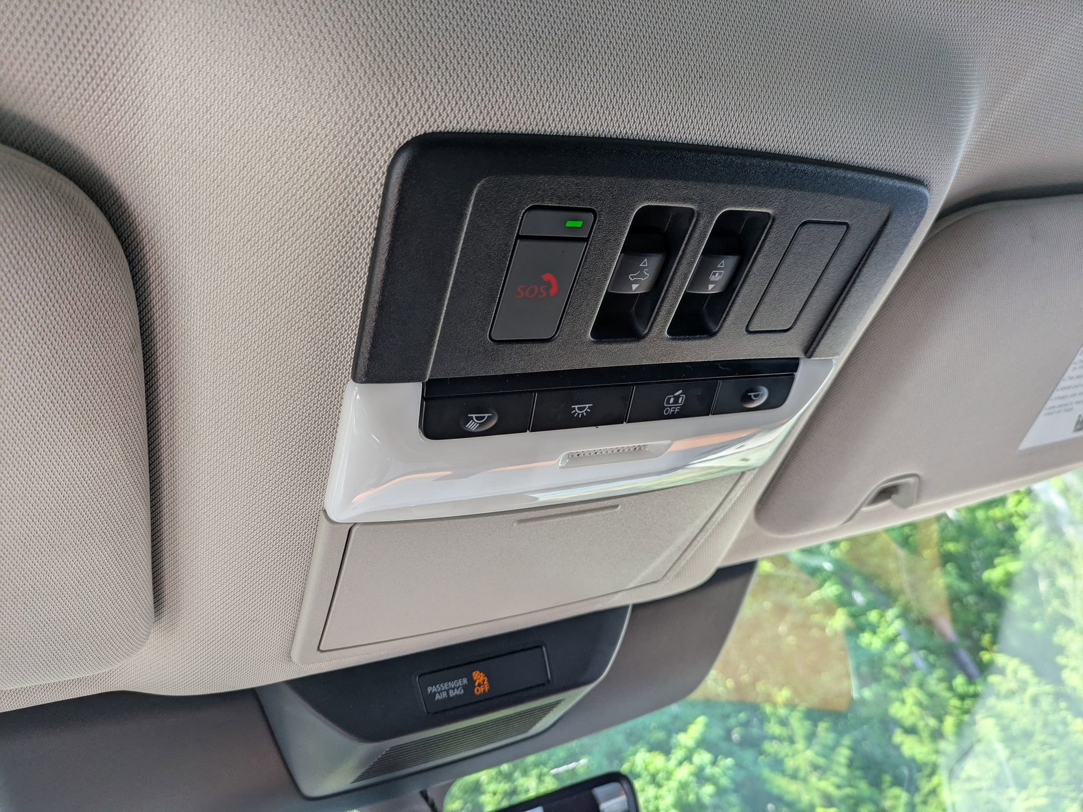 Used 2024 Nissan Pathfinder Platinum w/ Black Appearance Package FWD image 25