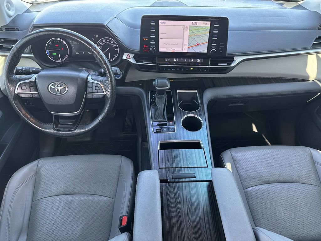 Used 2024 Toyota Sienna Limited image 8