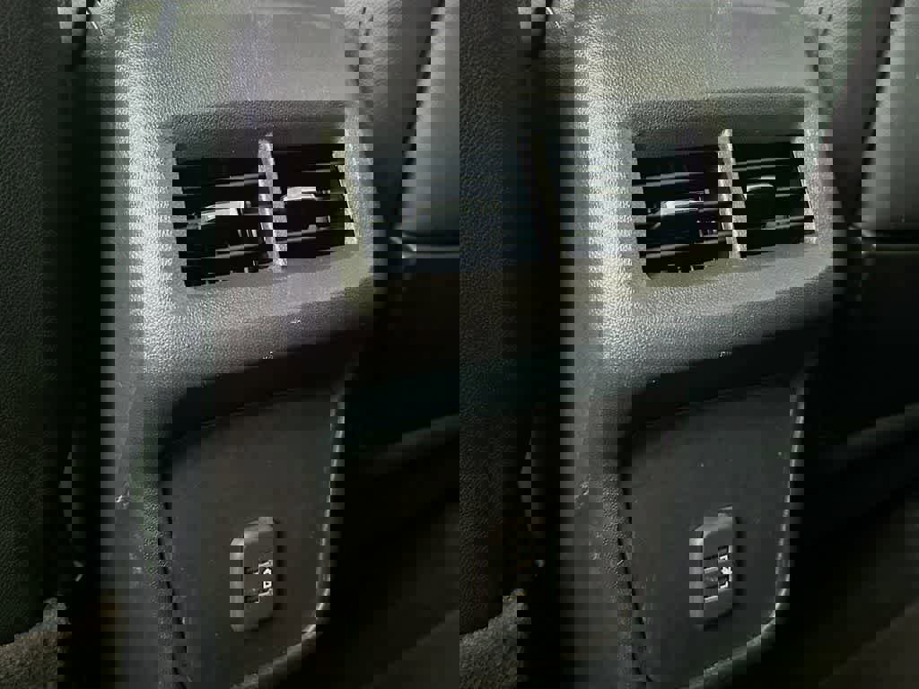 Used 2023 GMC Terrain SLT image 13