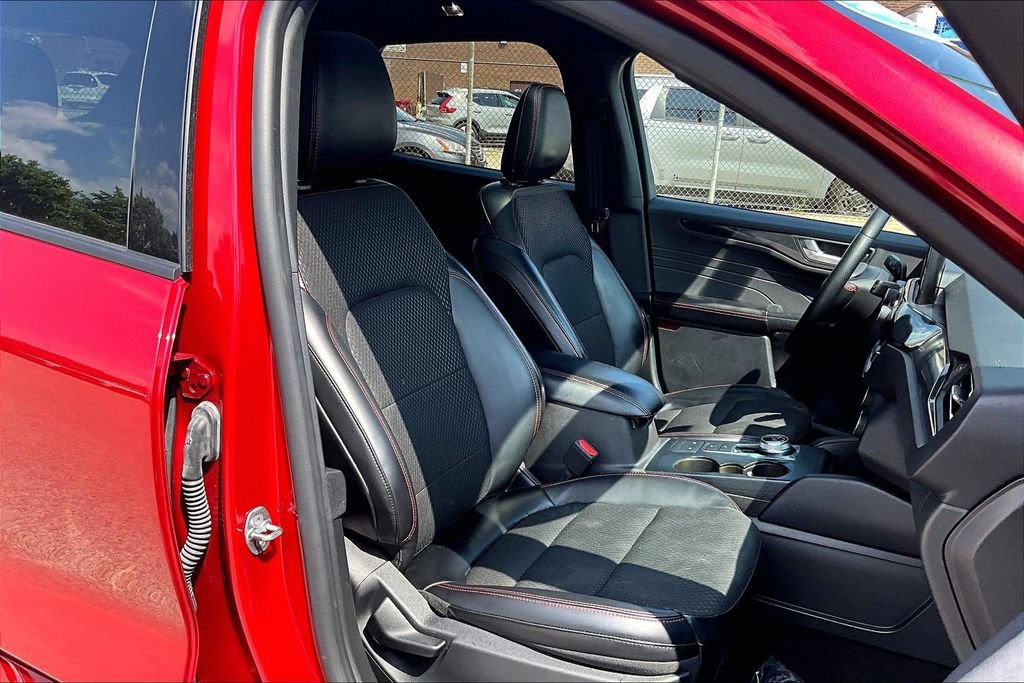 Certified 2024 Ford Escape ST-Line AWD/4WD image 7