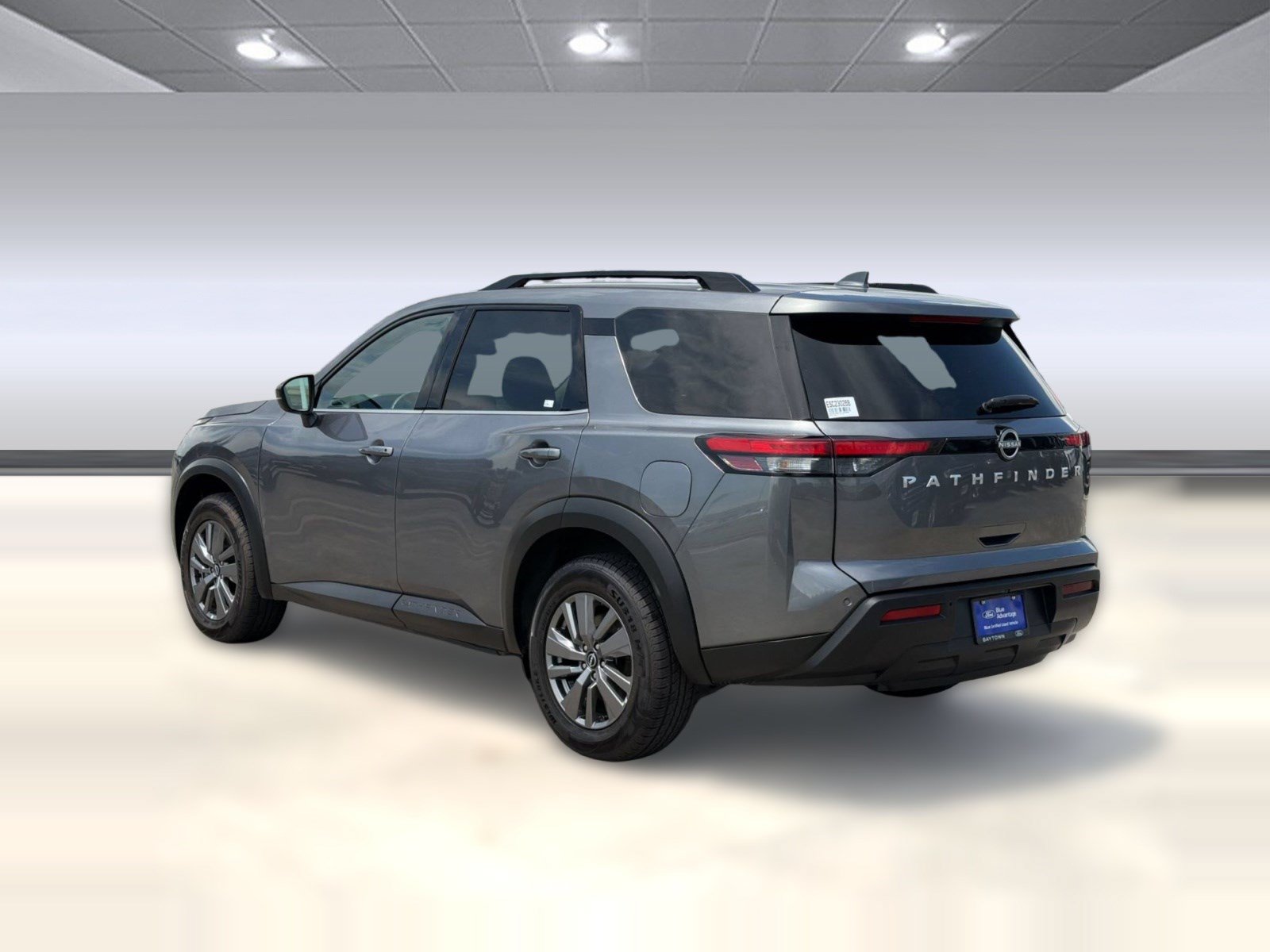 Used 2025 Nissan Pathfinder SV FWD image 3