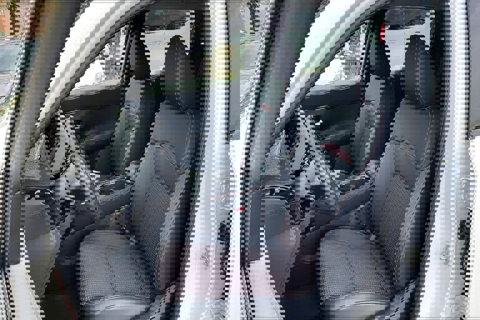 Used 2025 Nissan Kicks SR image 13