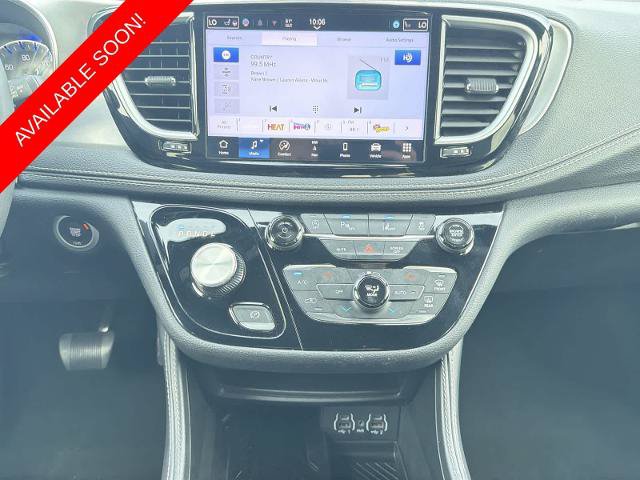 Used 2025 Chrysler Pacifica Limited FWD image 27