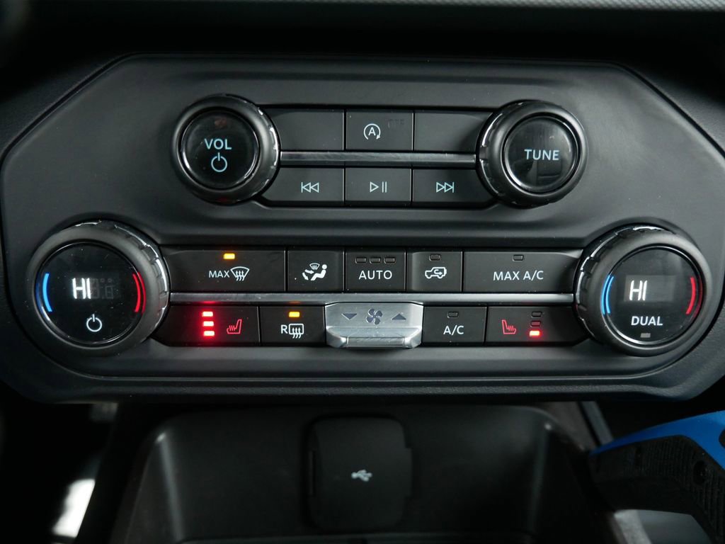 Certified 2024 Ford Bronco Black Diamond image 18