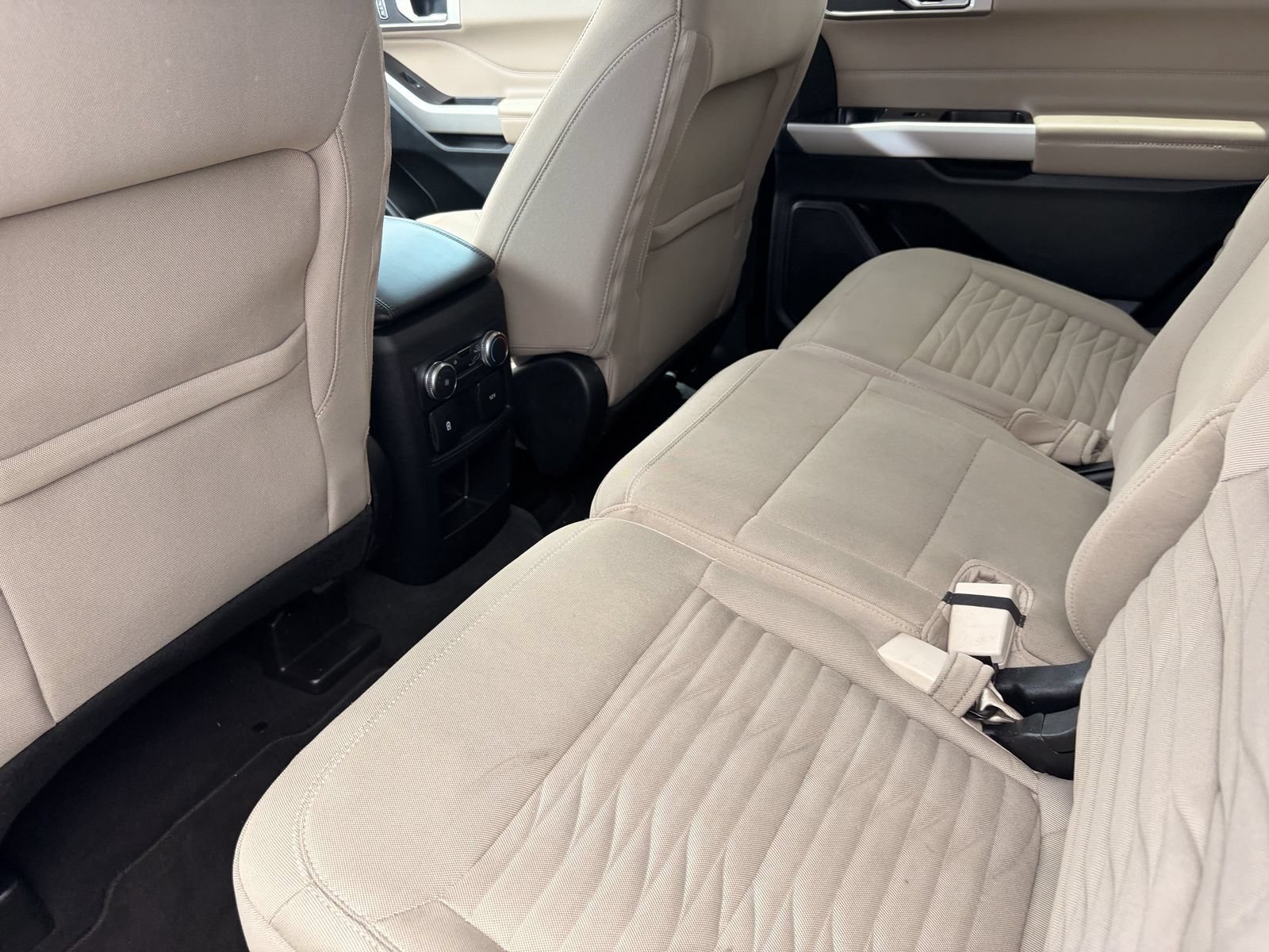 Certified 2021 Ford Explorer XLT RWD image 15