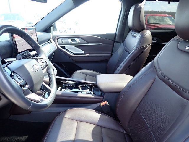 Certified 2025 Ford Explorer Platinum image 17