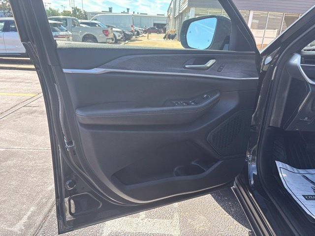 Used 2024 Jeep Grand Cherokee L Limited w/ Black Appearance Package RWD image 13