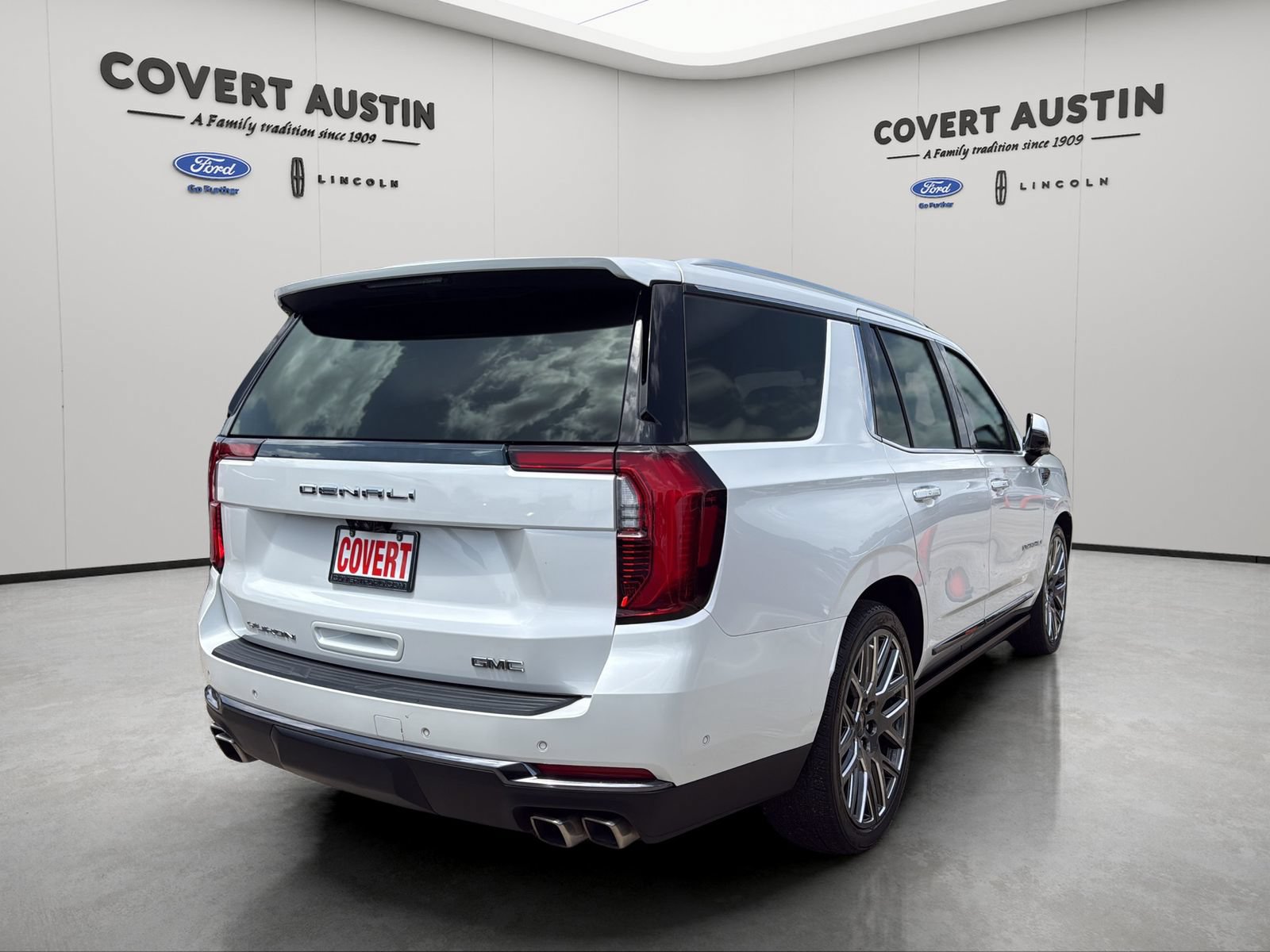 Used 2025 GMC Yukon Denali Ultimate AWD/4WD image 6