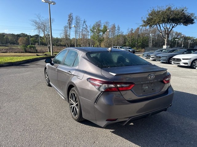 Used 2022 Toyota Camry SE w/ Carpet Mat Package (TMS) image 3