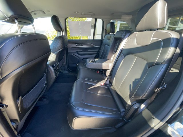Used 2023 Jeep Grand Cherokee Limited AWD/4WD image 33