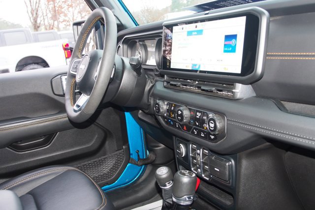 Used 2024 Jeep Wrangler Unlimited Sahara w/ Technology Group image 10