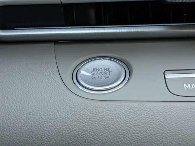 Used 2025 Hyundai Elantra SEL image 28