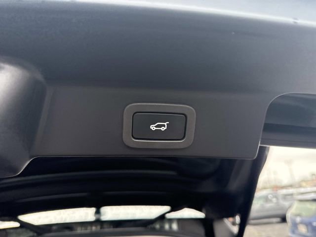 Used 2018 Jaguar F-PACE Prestige image 9