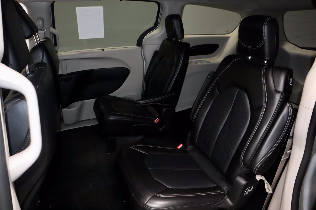 Used 2024 Chrysler Pacifica Touring-L FWD image 20