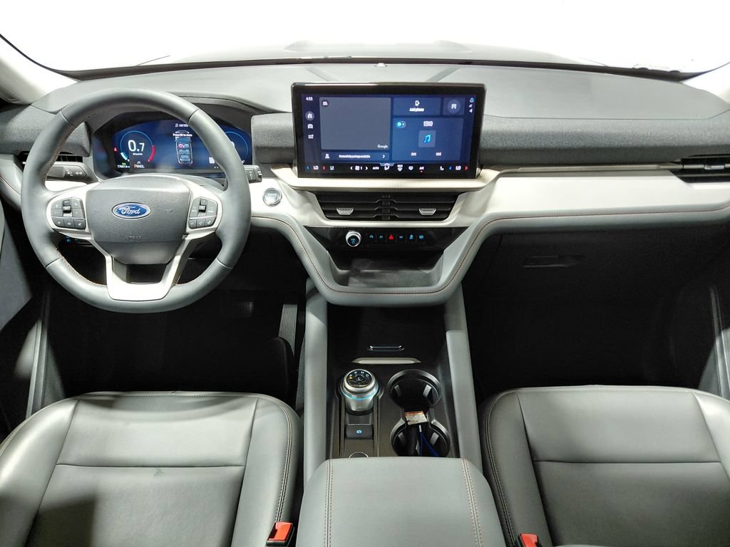 Certified 2025 Ford Explorer Active w/ Active Comfort Package AWD/4WD image 3