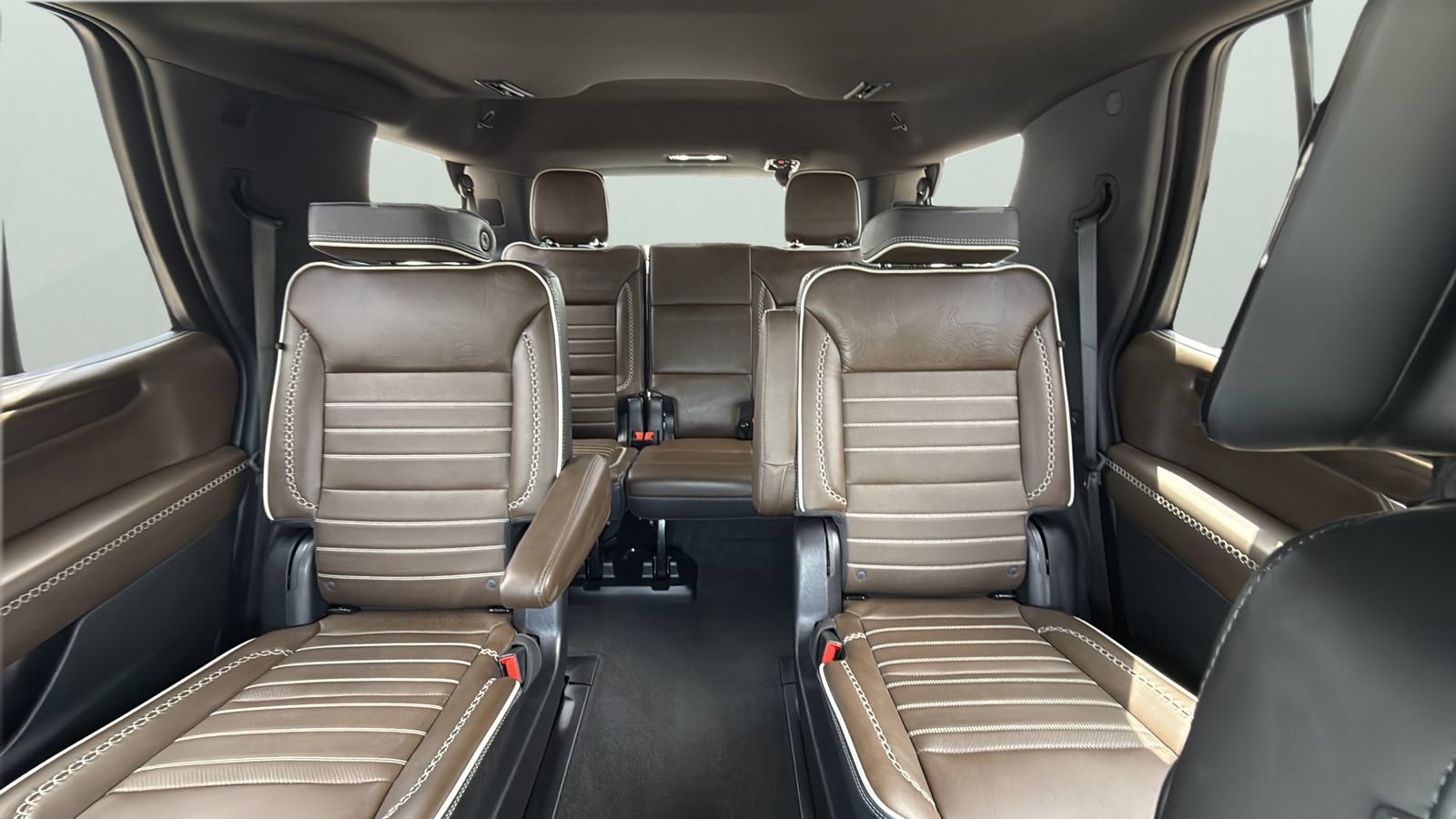 Used 2025 GMC Yukon Denali Ultimate AWD/4WD image 26