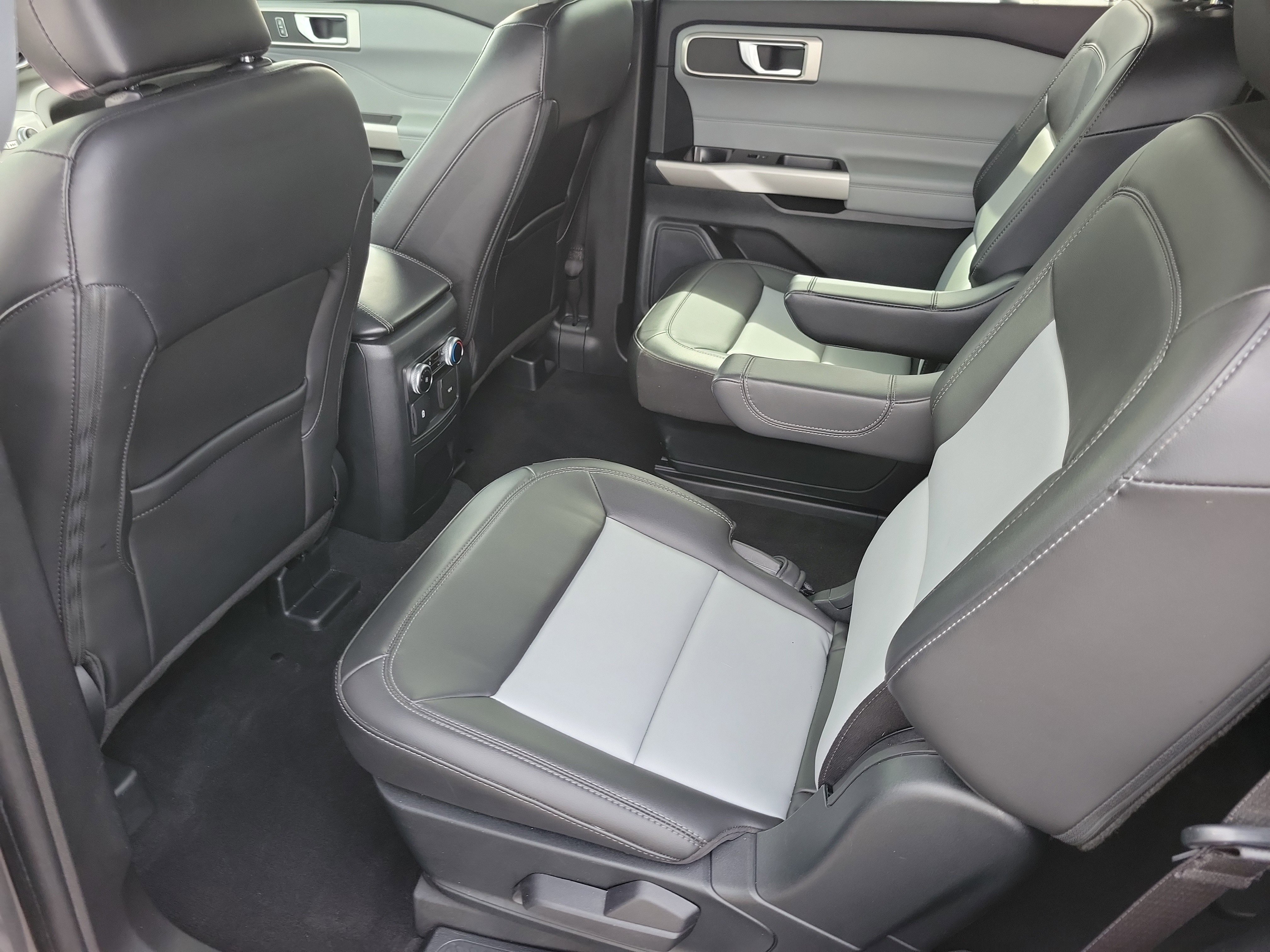 Certified 2023 Ford Explorer XLT w/ Equipment Group 202A RWD image 9