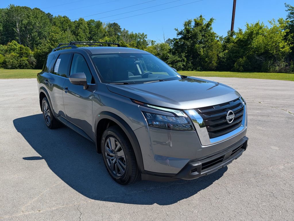 Used 2025 Nissan Pathfinder SV FWD image 1