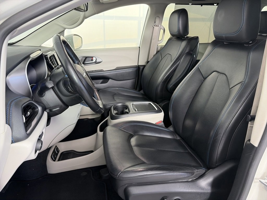 Used 2021 Chrysler Pacifica Touring-L image 11