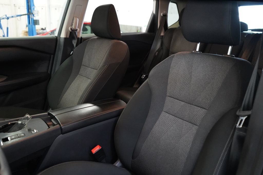 Used 2025 Nissan Rogue SV FWD image 16
