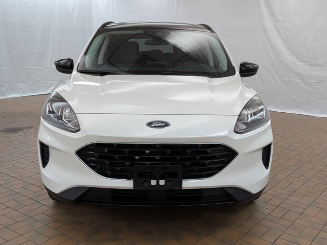 Certified 2022 Ford Escape SE w/ SE Sport Appearance Package AWD/4WD image 2