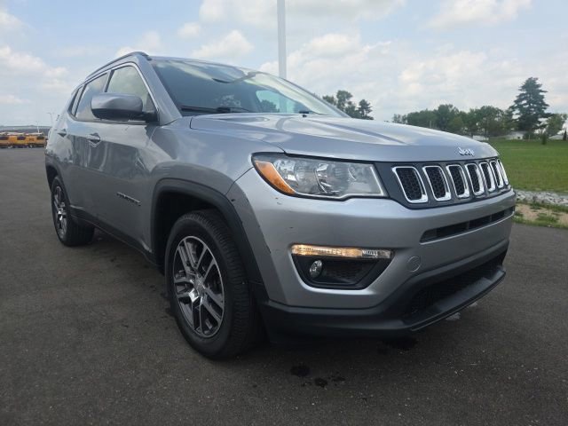 Used 2018 Jeep Compass Latitude FWD image 1