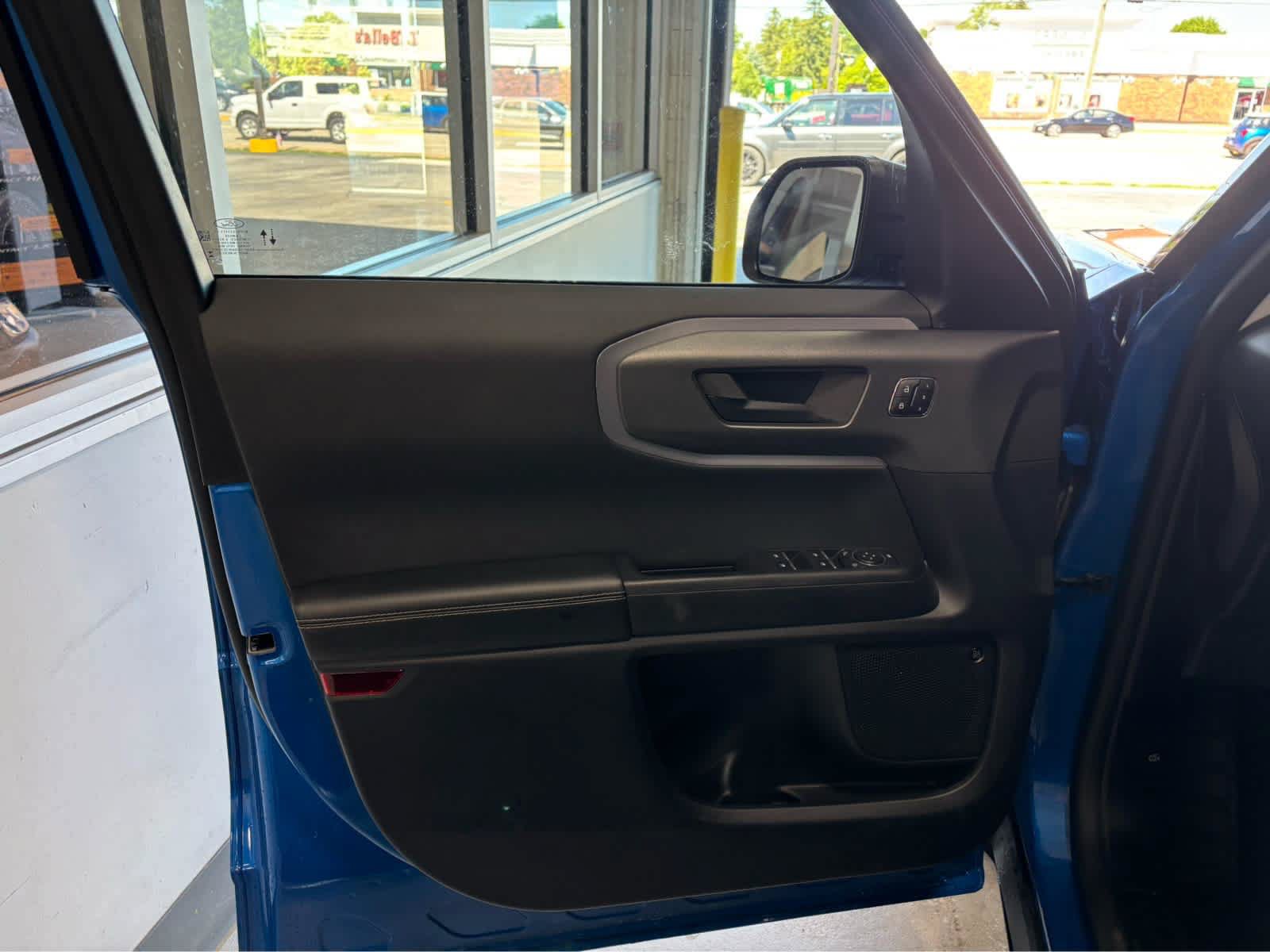 Certified 2025 Ford Bronco Sport Outer Banks w/ Outer Banks Tech Package+ AWD/4WD image 21